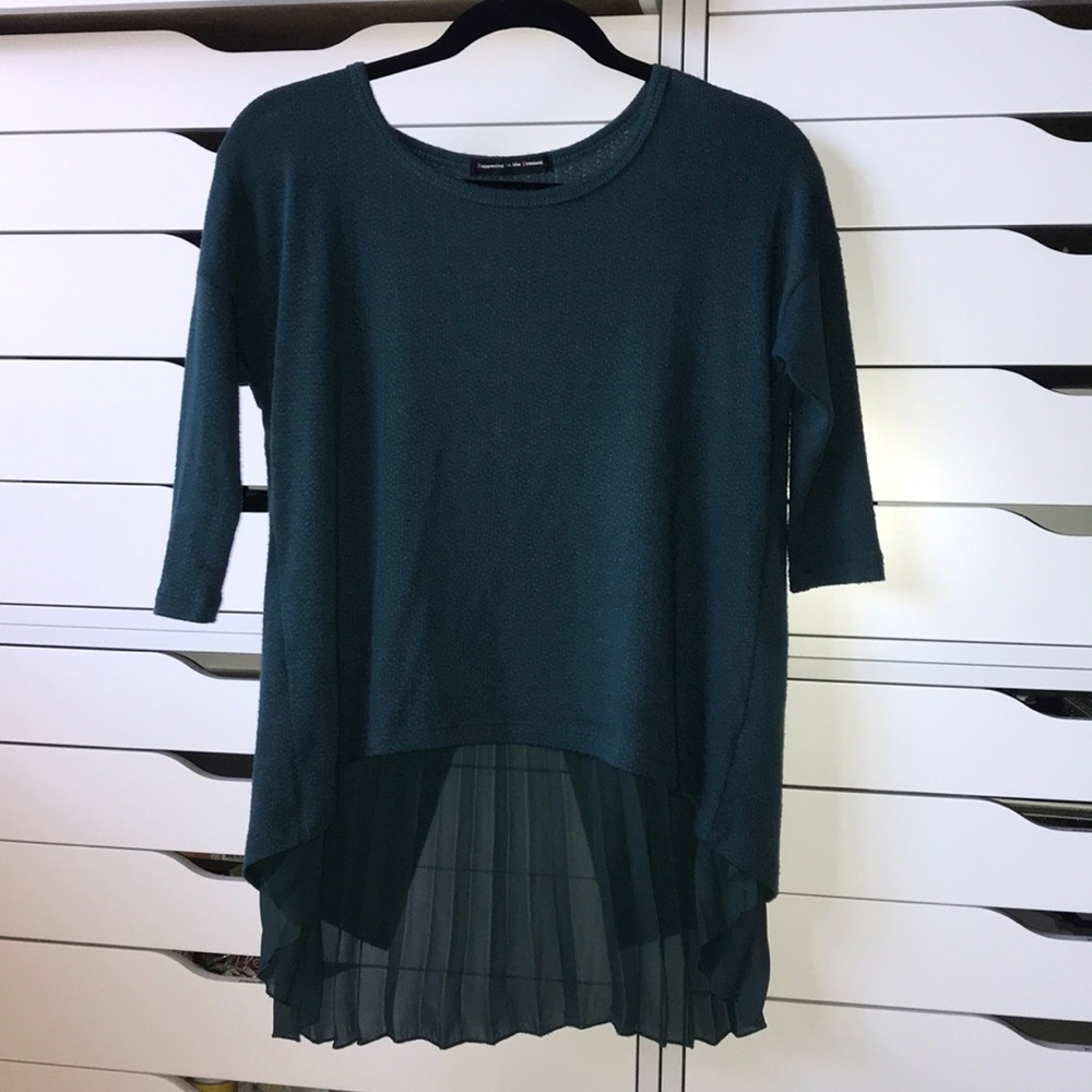 Teal shirt with pleating the back